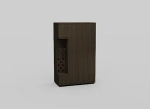 De NAPOLI BAR + PLINT VIT-BERG2 DO is een hoge, rechthoekige donkerbruine kast met een verticale gegroefde textuur en een open linkergedeelte met meerdere wijnflesgleuven. De kast staat tegen een effen lichtgrijze achtergrond.