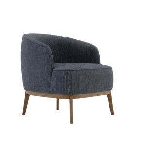De Megan Fauteuil is een eigentijdse fauteuil met een gebogen rugleuning en een zitting bekleed met donkerblauwe stof. Het ontwerp is minimalistisch en de poten zijn licht hout.