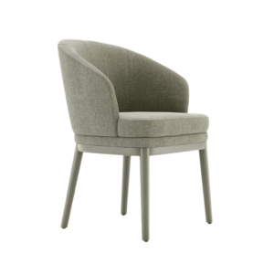 De fauteuil Norah Stoel heeft een modern, minimalistisch design met een gebogen rugleuning en een zitting bekleed met lichtgrijze stof, gecombineerd met rechte houten poten voor een strakke look.