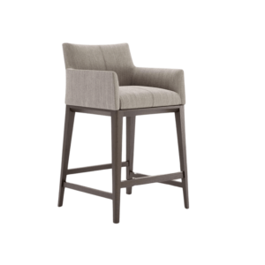 Ontdek de Carter Barkruk, een stijlvolle barkruk met een grijs gestoffeerde zitting en rugleuning. De schuine houten poten en horizontale steunbalken bieden eigentijdse elegantie en comfort.
