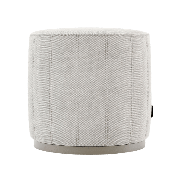 De Lage Poef is een lichtgrijze, cilindervormige poef met verticale naden en een gladde, ronde basis.