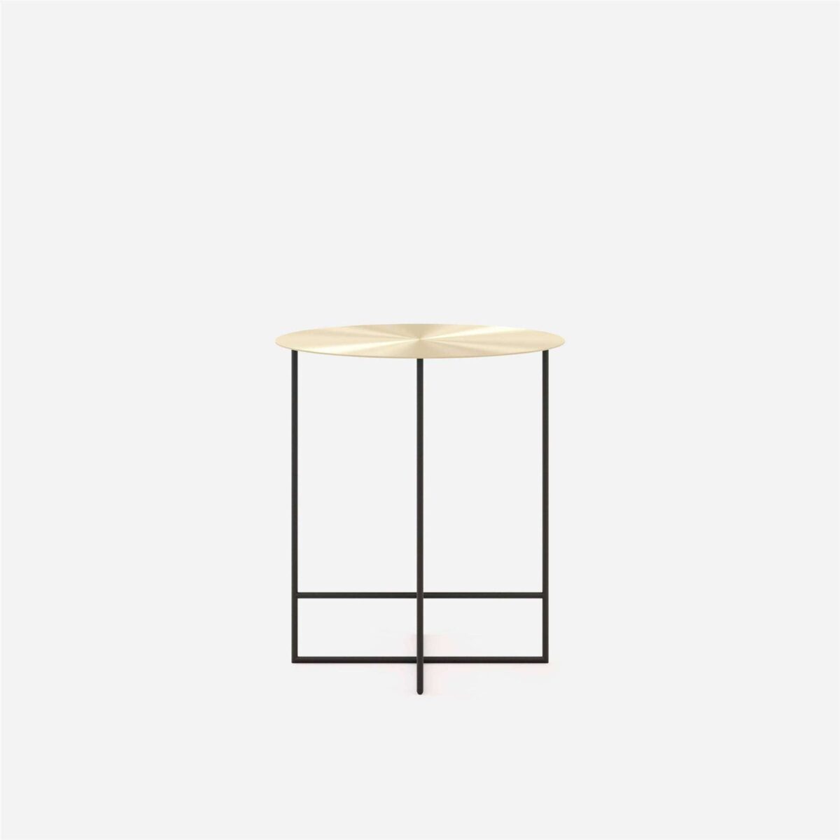 Elegant rond bijzettafeltje met gouden blad en zwart metalen frame, ideaal voor moderne interieurs.