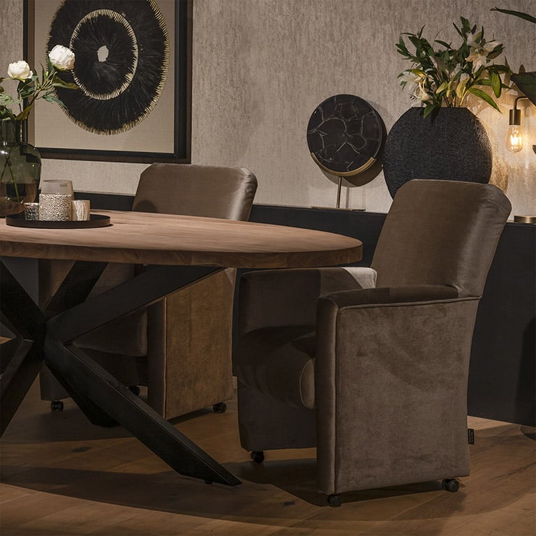 Bruine eetkamerstoelen