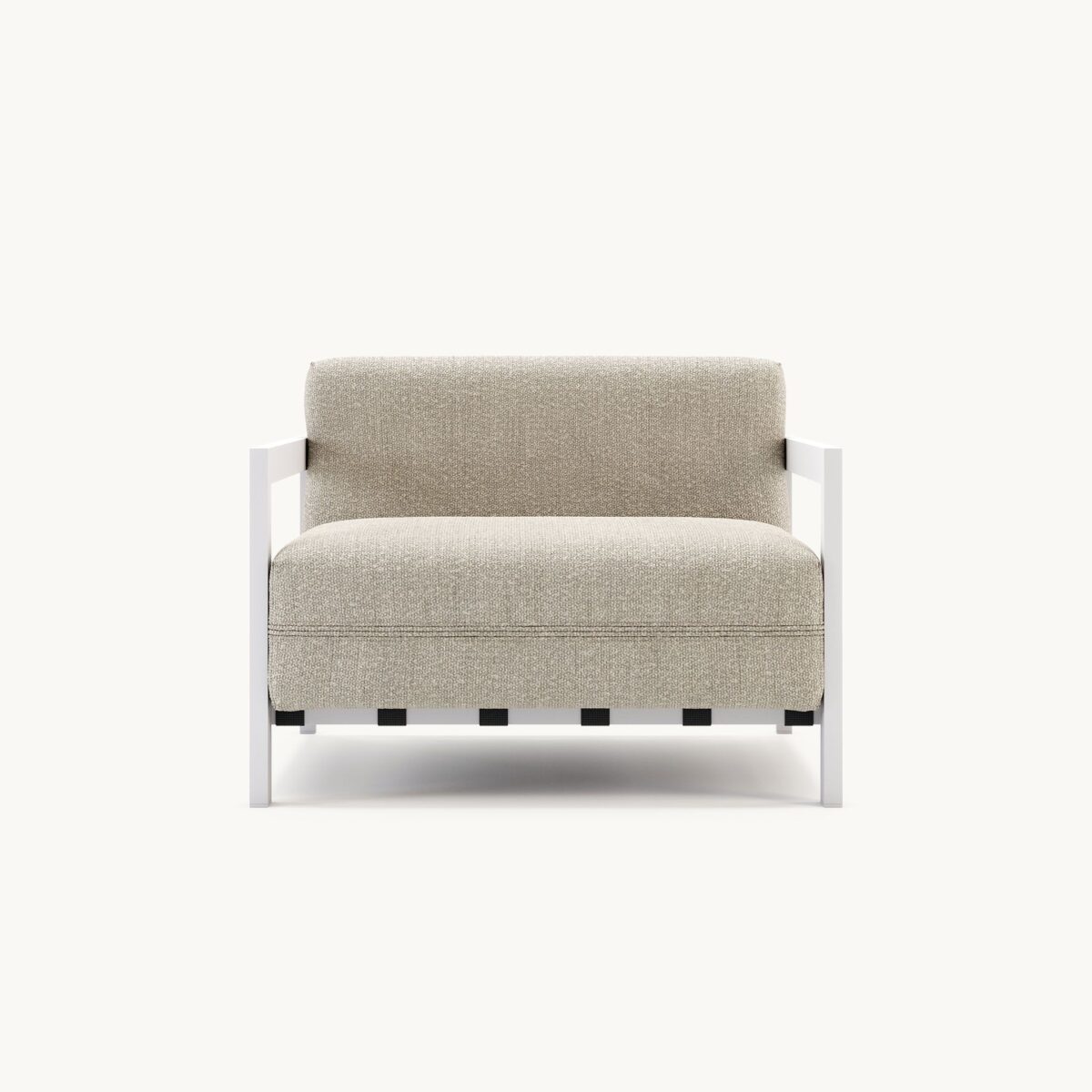 Moderne beige fauteuil met wit metalen frame, minimalistisch design, perfect voor strak ingerichte woonruimtes.
