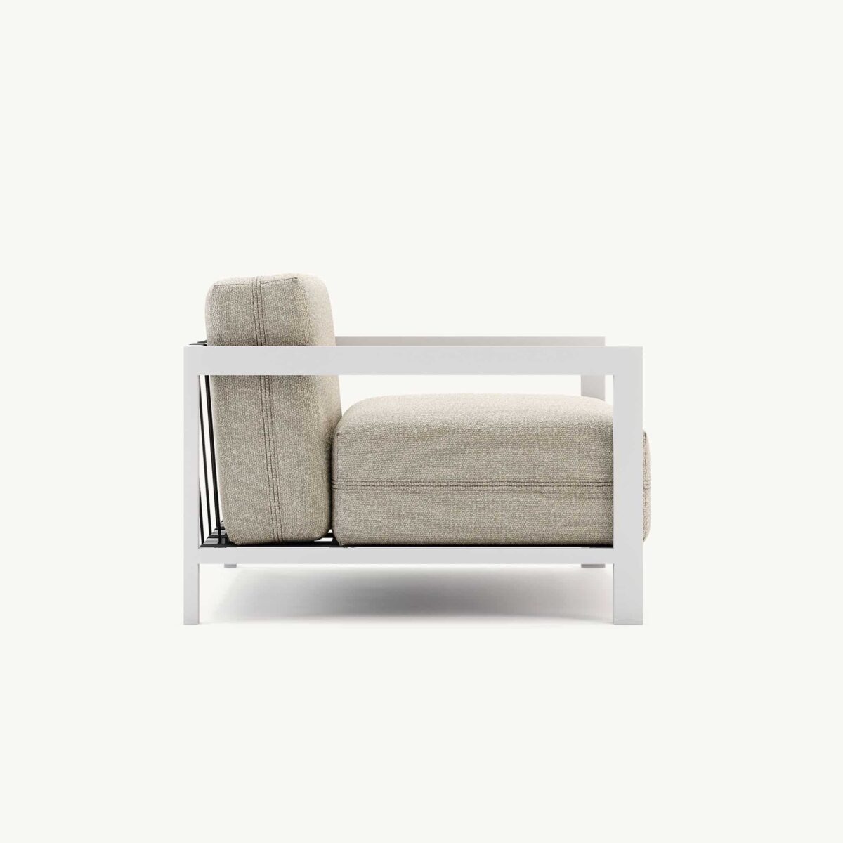 Moderne beige bank met metalen frame, minimalistisch design. Perfect voor eigentijdse woonkamers.