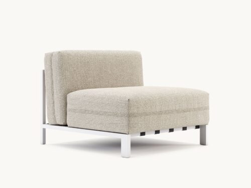 Moderne beige lounge stoel op wit metalen frame, perfect voor stijlvol interieur. Comfortabel en minimalistisch design.