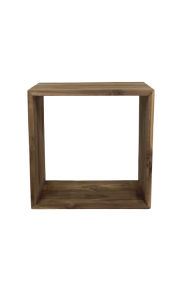 Houten rechthoekige plank op een witte achtergrond. Het ontwerp is eenvoudig met zichtbare houtnerf en open zijkanten, geschikt voor opslag of display.