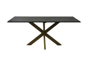 Een rechthoekige tafel met een zwart tafelblad en gouden metalen X-vormige poten, van voren gezien tegen een witte achtergrond.