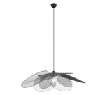 Een moderne plafondventilator met drie strakke, gebogen metalen bladen en een centrale zichtbare gloeilamp. De ventilator hangt aan een rechte, zwarte stang.
