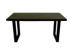 Een rechthoekige houten tafel met een donkere houten afwerking en dikke poten die lijken op eenvoudige geometrische vormen, afgezet tegen een effen witte achtergrond.