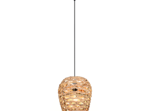 Een geweven rotan hanglamp met een zwart snoer en plafondarmatuur, die warm licht uitstraalt. Het mandachtige ontwerp van de lamp creëert een gestructureerde, gezellige gloed.