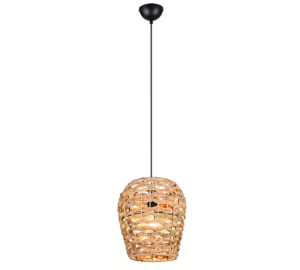 Een geweven rotan hanglamp met een zwart snoer en plafondarmatuur, die warm licht uitstraalt. Het mandachtige ontwerp van de lamp creëert een gestructureerde, gezellige gloed.