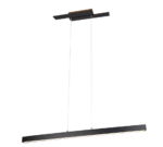 Minimalistische zwarte hanglamp met een dunne, langwerpige horizontale balk die aan twee slanke staven aan een bijpassende rechthoekige plafondbevestiging hangt. De lamp heeft een strak en modern design.