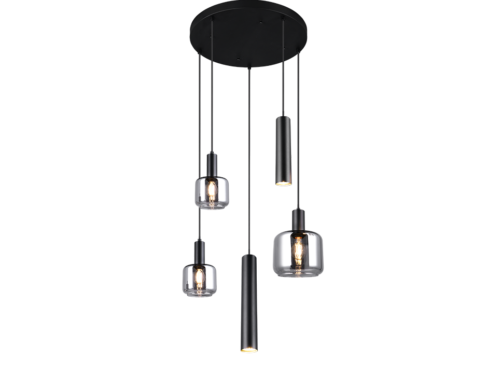 Moderne plafondhanglamp met een ronde zwarte basis en vijf hanglampen op verschillende hoogtes. Drie lampen hebben heldere cilindervormige glazen kappen, terwijl twee strakke zwarte cilinders zijn. Elke lamp bevat een zichtbare gloeilamp.