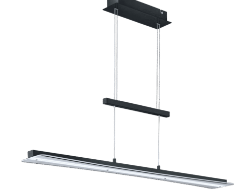 Strakke, moderne zwarte hanglamp met een lange rechthoekige vorm, opgehangen aan het plafond door twee dunne kabels verbonden met een smalle horizontale balk. De lamp heeft een minimalistisch design met vloeiende, strakke lijnen.