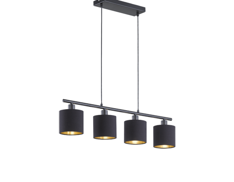 Een moderne hanglamp met vier cilindrische zwarte lampenkappen op een rij, opgehangen aan twee zwarte kabels aan een rechthoekige plafondbevestiging. De binnenkanten van de lampenkappen hebben een contrasterende gouden kleur.