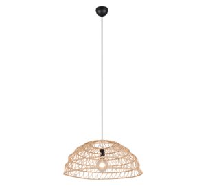 Een hanglamp met een gevlochten lampenkap in rieten stijl die aan een zwart snoer hangt. De gloeilamp is zichtbaar door het open, geometrische weefsel van de kap, wat een moderne, minimalistische look creëert.