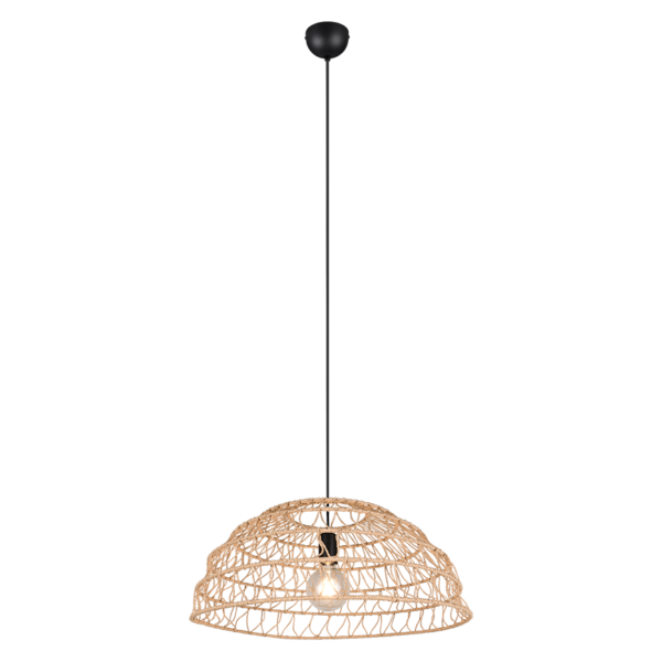 Een hanglamp met een gevlochten lampenkap in rieten stijl die aan een zwart snoer hangt. De gloeilamp is zichtbaar door het open, geometrische weefsel van de kap, wat een moderne, minimalistische look creëert.