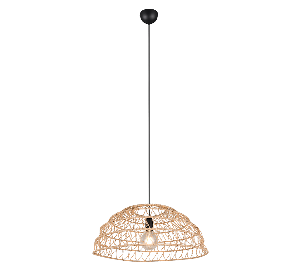 Een hanglamp met een gevlochten lampenkap in rieten stijl die aan een zwart snoer hangt. De gloeilamp is zichtbaar door het open, geometrische weefsel van de kap, wat een moderne, minimalistische look creëert.