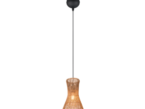 Een enkele hanglamp met een kegelvormige, geweven rieten kap. Hij hangt aan een dun zwart snoer aan een ronde zwarte plafondbevestiging. De gloeilamp binnenin straalt een warme gloed uit, waardoor de textuur van het riet wordt benadrukt.