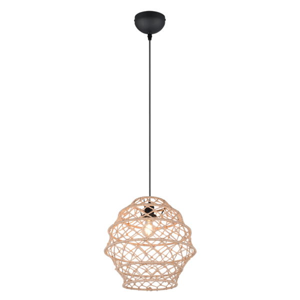 Een moderne hanglamp met een ingewikkeld, geweven ontwerp in een lichtbeige kleur, hangend aan een zwart snoer en armatuur. De gloeilamp is zichtbaar in de open, bolvormige structuur, wat warmte toevoegt aan het algehele uiterlijk.
