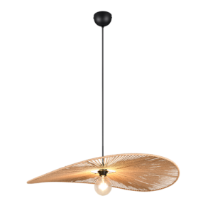 Een moderne hanglamp met een grote, asymmetrische, bladvormige houten kap en een zichtbare gloeilamp, die aan het plafond hangt met een lang, slank zwart snoer.