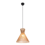 Een moderne hanglamp met een zwart snoer en een conische kap van geweven rotan, wat een warm, gloeiend effect creëert. De lamp hangt aan een zwarte plafondbevestiging.