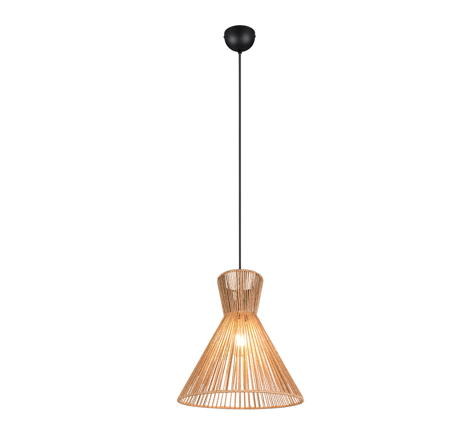 Een moderne hanglamp met een zwart snoer en een conische kap van geweven rotan, wat een warm, gloeiend effect creëert. De lamp hangt aan een zwarte plafondbevestiging.