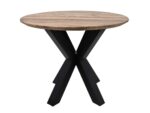 Ronde houten tafel met een lichtbruin blad en zwarte X-vormige metalen poten. Het ontwerp is eenvoudig en modern, wat een strakke, minimalistische esthetiek creëert.