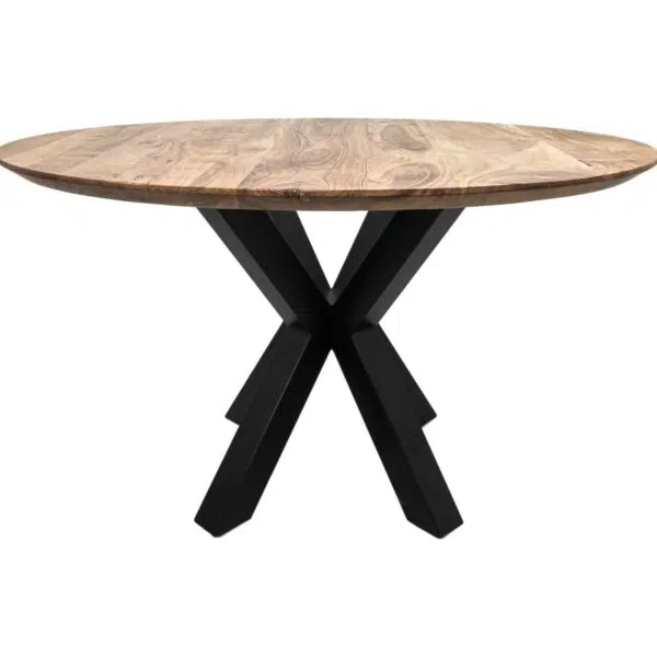 Een ronde houten tafel met een gladde, natuurlijke houten afwerking. De tafel heeft een unieke zwarte, X-vormige voet met vier poten, wat zorgt voor een moderne en minimalistische look.
