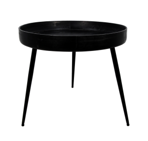 Een zwarte ronde metalen tafel met een dienbladachtig blad en drie slanke poten. Het ontwerp is minimalistisch en modern.