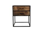 Een klein houten bijzettafeltje met twee lades en zwarte metalen handgrepen. De tafel heeft een minimalistisch, industrieel design met een zwart metalen frame en een rustieke houten afwerking. De lades zijn verticaal gestapeld.