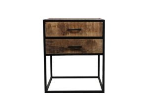 Een klein houten bijzettafeltje met twee lades en zwarte metalen handgrepen. De tafel heeft een minimalistisch, industrieel design met een zwart metalen frame en een rustieke houten afwerking. De lades zijn verticaal gestapeld.