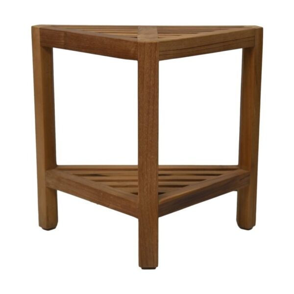 Een houten hoekkruk met een driehoekige zitting en lattendesign. De kruk heeft drie poten en is gemaakt van lichtgekleurd hout, wat een minimalistisch en functioneel design biedt.