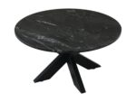 Een ronde, donkere marmeren tafel met subtiele witte aders, ondersteund door een moderne zwarte driepoot.