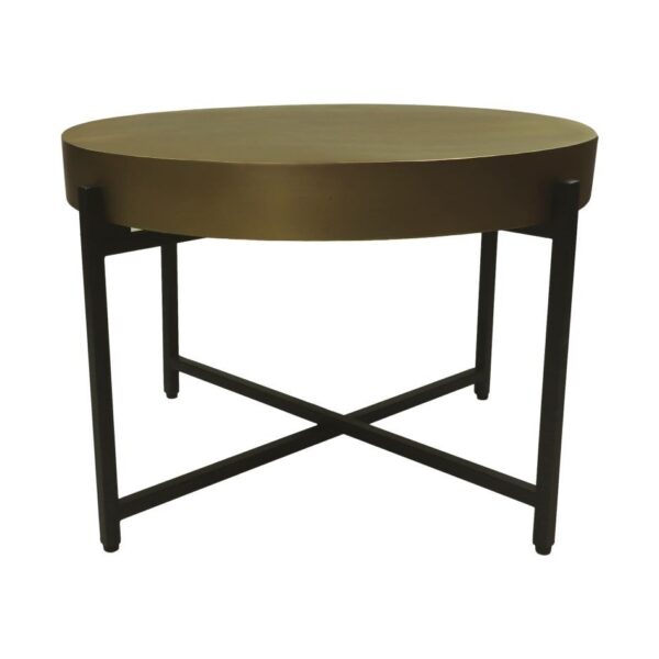 Een ronde, houten salontafel met een plat bovenblad en dikke rand, ondersteund door vier zwarte metalen poten die een X-vormige basis vormen. Het bovenblad heeft een gladde, natuurlijke afwerking, die het strakke, moderne ontwerp aanvult.