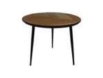 Ronde houten tafel met een visgraatmotief op het oppervlak, ondersteund door drie slanke zwarte metalen poten. De tafel heeft een minimalistisch, modern design.