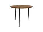 Een ronde houten tafel met een natuurlijke afwerking en zwarte metalen poten. Het tafelblad heeft een glad oppervlak met zichtbare houtnerfpatronen. De tafel is eenvoudig en modern van ontwerp.