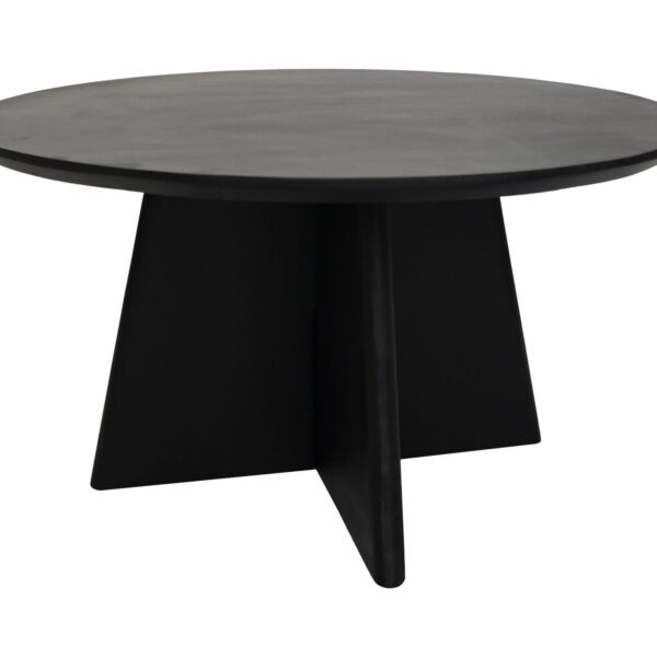 Een strakke, moderne zwarte salontafel met een rond blad en een uniek, driehoekig onderstel, wat zorgt voor een eigentijdse uitstraling.