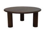 Een ronde houten tafel met een donkere afwerking, met een eenvoudig ontwerp met drie cilindervormige poten.