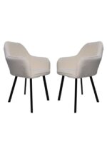 Twee identieke moderne stoelen met witte, beklede zittingen en rugleuningen, met zwarte metalen poten. Ze staan tegenover elkaar op een effen witte achtergrond.