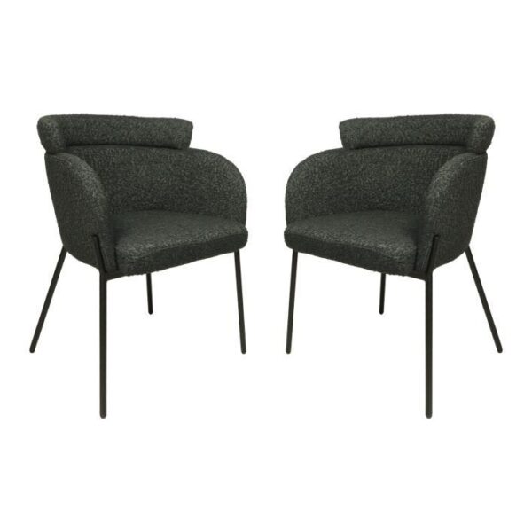 Twee moderne fauteuils met gebogen rugleuningen en getextureerde donkergroene bekleding. Elke stoel heeft slanke zwarte metalen poten en een gewatteerde rugleuning, wat een strak en eigentijds design oplevert. De stoelen staan tegenover elkaar.