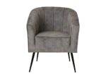 Grijze, gestoffeerde fauteuil met een gewatteerde zitting en rugleuning met verticale stiksels. De stoel heeft vier slanke zwarte poten, wat hem een moderne en elegante uitstraling geeft.