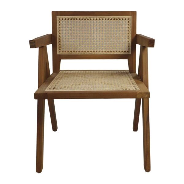 Houten stoel met een gevlochten rieten rugleuning en zitting. Heeft rechte houten armleuningen en poten. Eenvoudig en klassiek ontwerp.