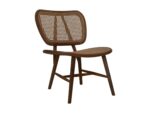 Houten stoel met een gevlochten rieten rugleuning en zitting, met gladde, hoekige poten en een minimalistisch design. De stoel heeft een natuurlijke houtafwerking, wat hem een rustieke en elegante uitstraling geeft.