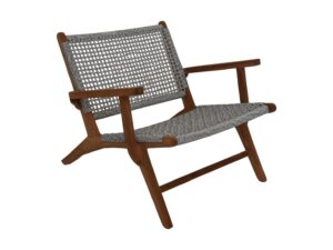 Een geweven stoel met een houten frame met schuine poten. De zitting en rugleuning zijn gemaakt van verweven lichtgrijze stof, wat een getextureerd uiterlijk creëert. De stoel heeft brede armleuningen en een algeheel modern, minimalistisch ontwerp.