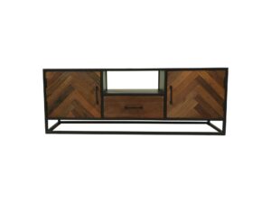 Een houten dressoir met twee chevron-patroon kastdeuren aan beide kanten, een open centrale plank en een lade eronder. Het heeft een zwart metalen frame en basis.