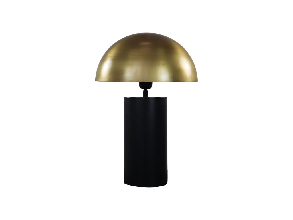 Een moderne tafellamp met een cilindervormige, zwarte voet en een koepelvormige, metalen, gouden kap, op een witte achtergrond.