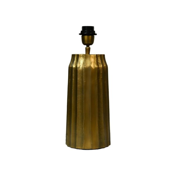 Een gouden tafellampvoet met een geribbeld, cilindrisch ontwerp en een zwarte fitting aan de bovenkant. De lamp heeft geen lampenkap, waardoor de metalen afwerking goed zichtbaar is. Hij staat op een effen witte achtergrond.