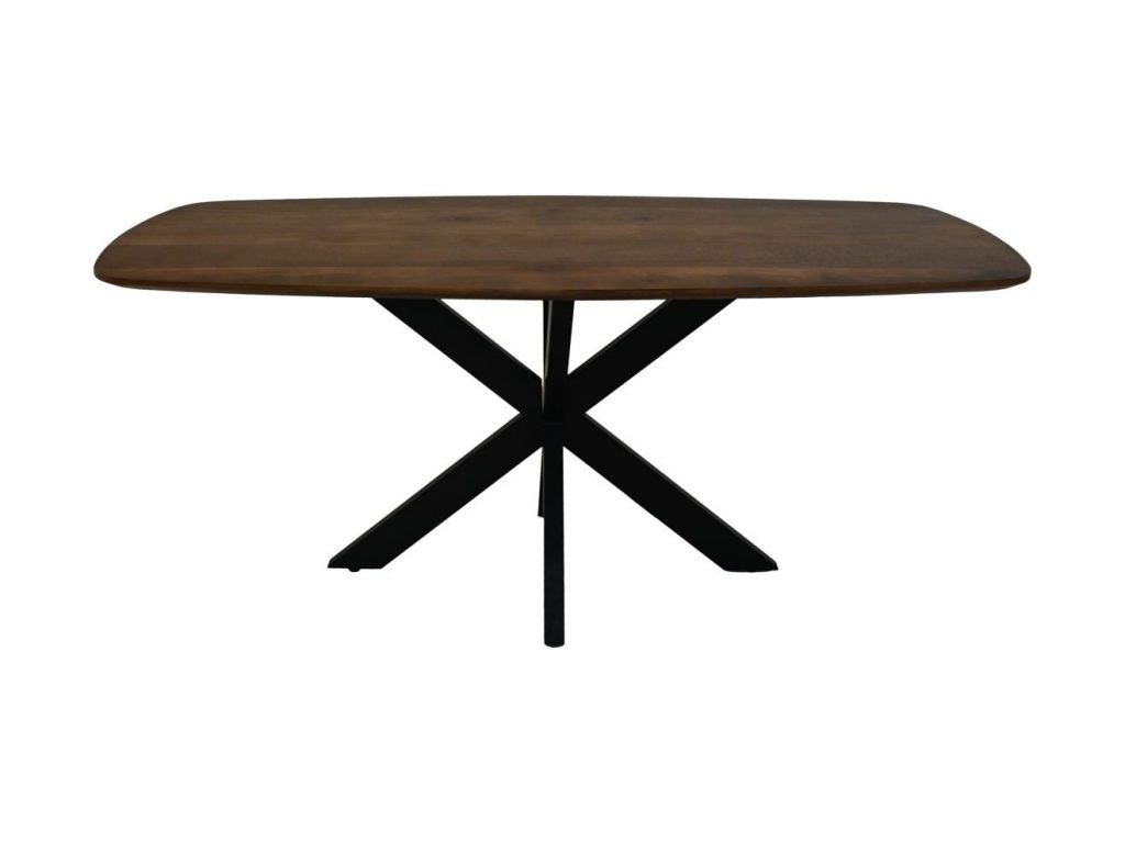 Een rechthoekige houten tafel met afgeronde randen en een donkere afwerking. Het heeft een moderne, gekruiste zwarte metalen basis met vier poten. De tafel staat tegen een effen witte achtergrond.